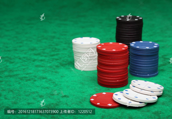 綠綠色的賭博籌碼；我？我有更多的撲克圖像