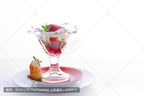 奶油草莓