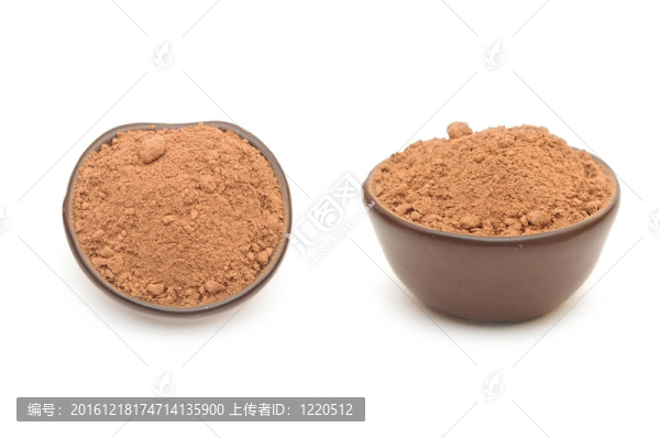 粘土碗中的可可粉