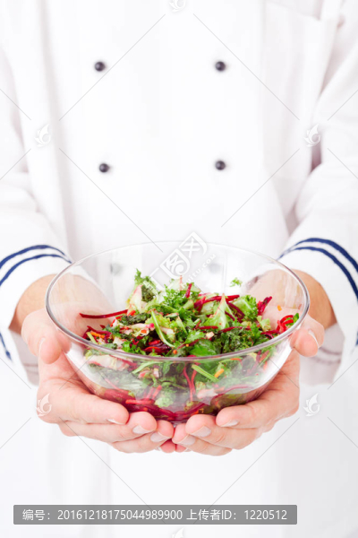 手與沙拉