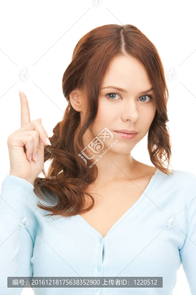 女人用手指向上