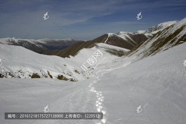 高山；冬季；晴天