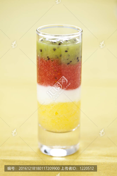 無攪拌的水果杯