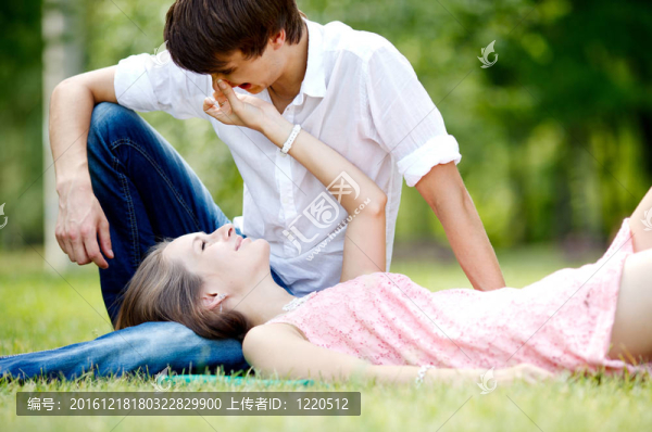 年輕的夫婦