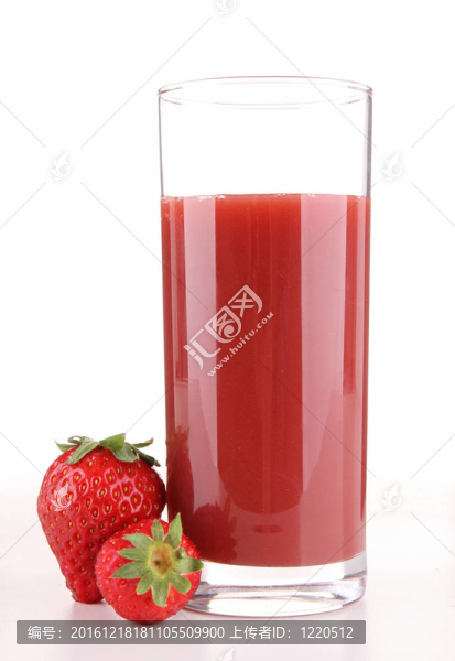 孤立的草莓果茶