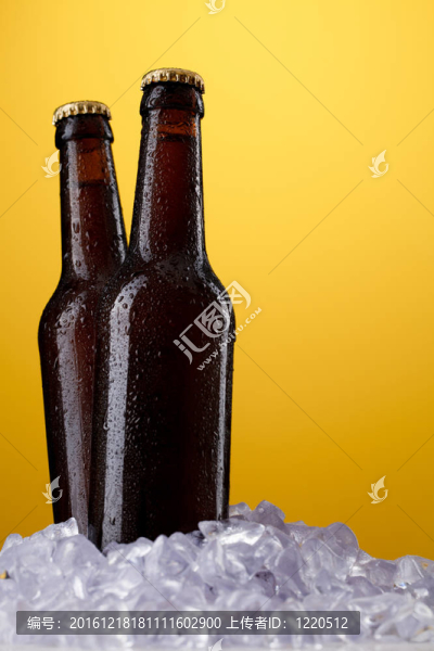 兩瓶啤酒