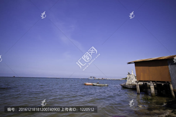 藍(lán)色的天空和海洋