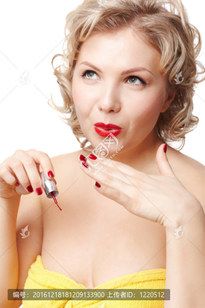 女人化妝美甲