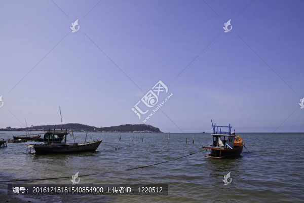 藍(lán)色的天空和海洋