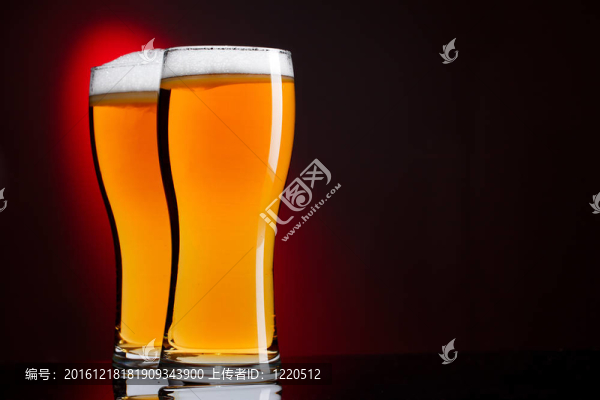 兩杯啤酒