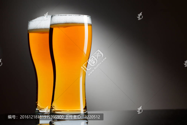 兩杯啤酒