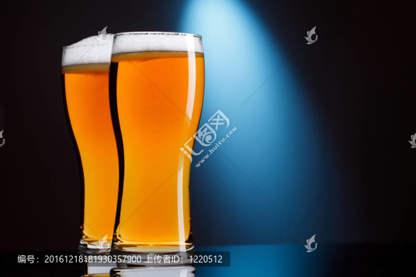 兩杯啤酒