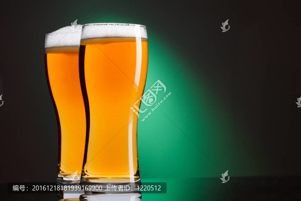 兩杯啤酒