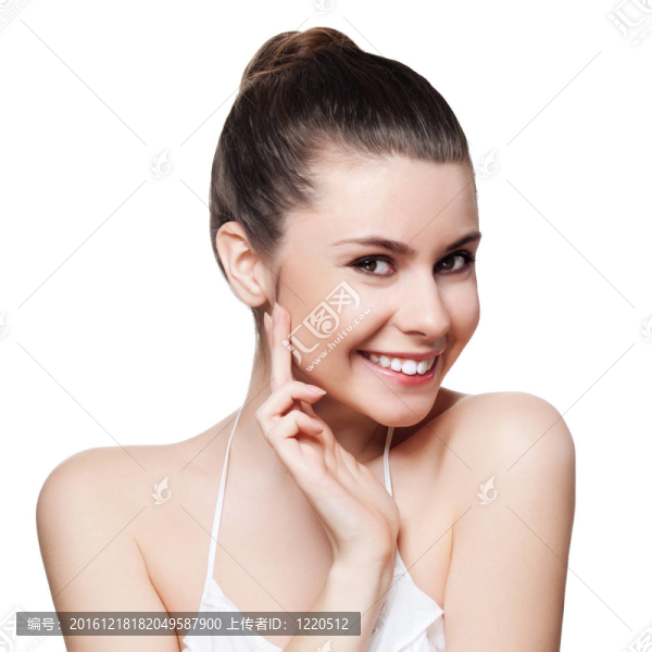 美麗的年輕女子與清潔皮膚的臉。漂亮的女性背景