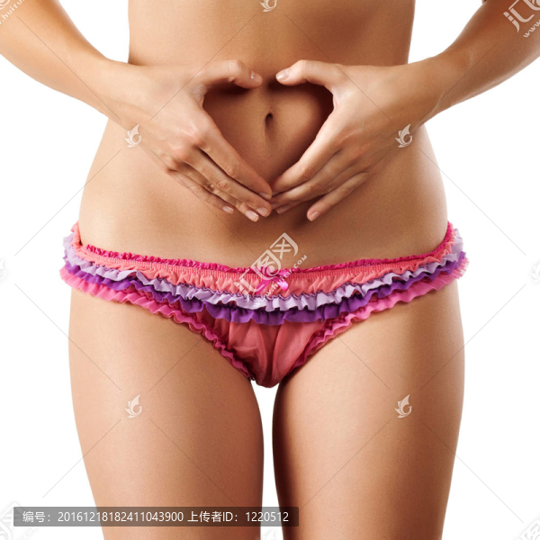 苗條的身體曬黑的女人。白色背景隔離。