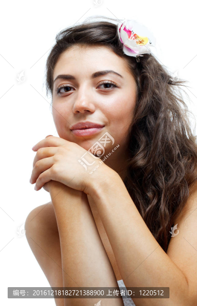 漂亮的女人用毛巾。