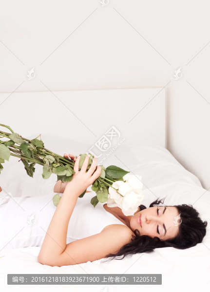 女人與玫瑰