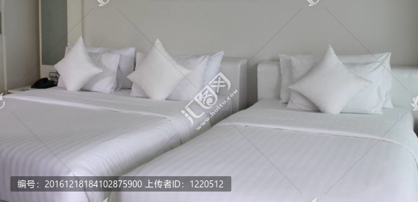 白色的床