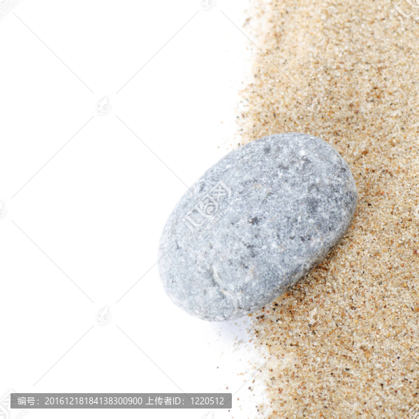 石頭在沙灘上