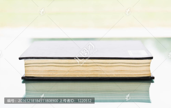 黑封面空白書