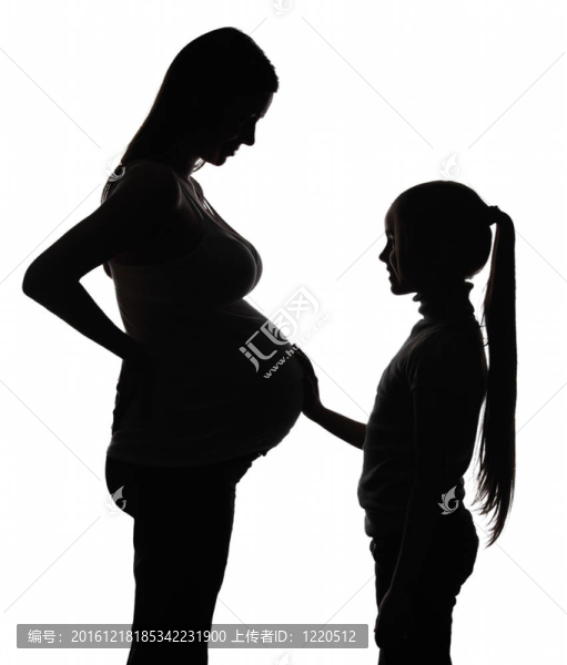 孕婦與女兒的剪影