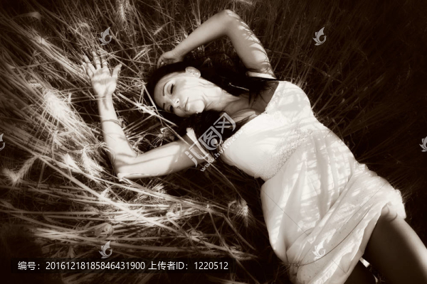 休閑時間-女人在大自然的放松