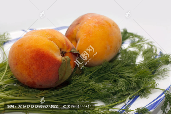 兩個桃