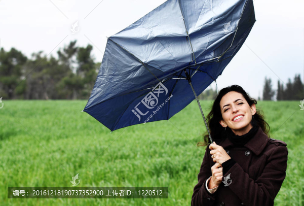 女孩用雨傘