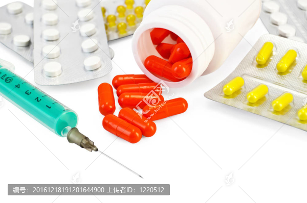 帶有藥物和注射器的紅膠囊