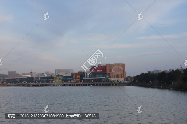 冬日里城市清晨風(fēng)貌