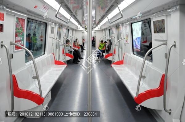 地鐵車廂內(nèi)景