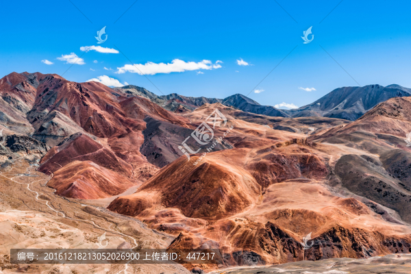 西藏普蘭五彩山