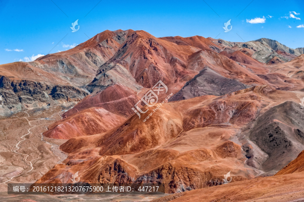 西藏普蘭五彩山