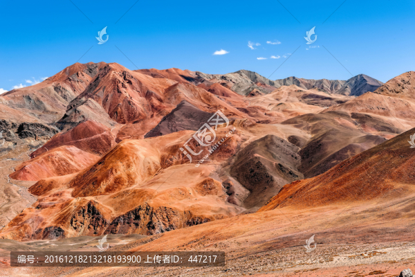 西藏普蘭五彩山