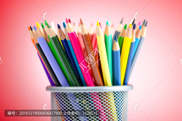 創(chuàng)意概念中的彩色鉛筆