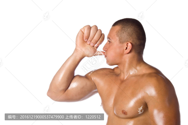 肌肉男模特的健美運(yùn)動(dòng)員