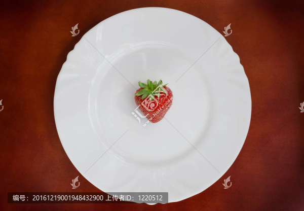 白版上的Strawberry