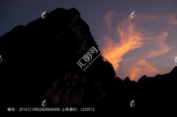 南部山日落；泰國。