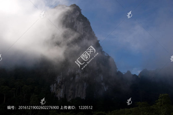山霧；南部；泰國。
