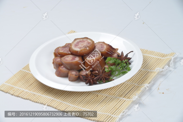 鹵豬尾