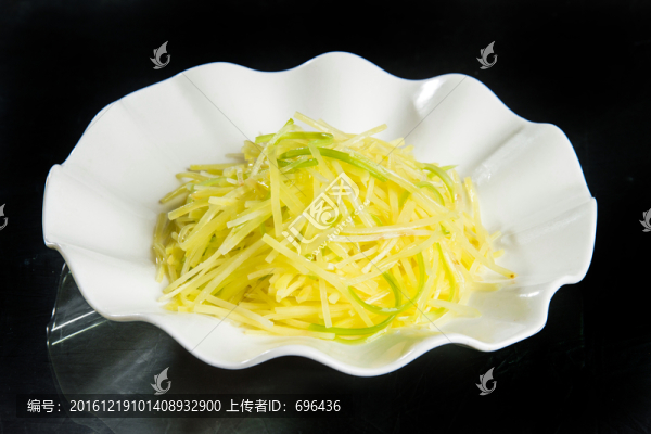 土豆炒香芹