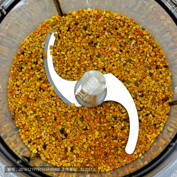 花粉在攪拌機(jī)