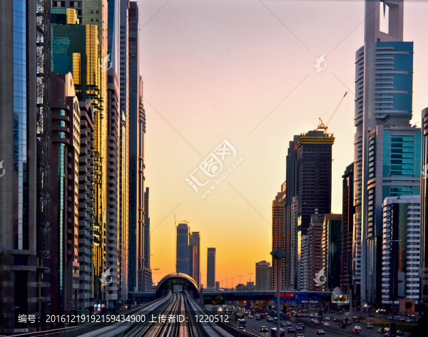 迪拜日落；在UAE