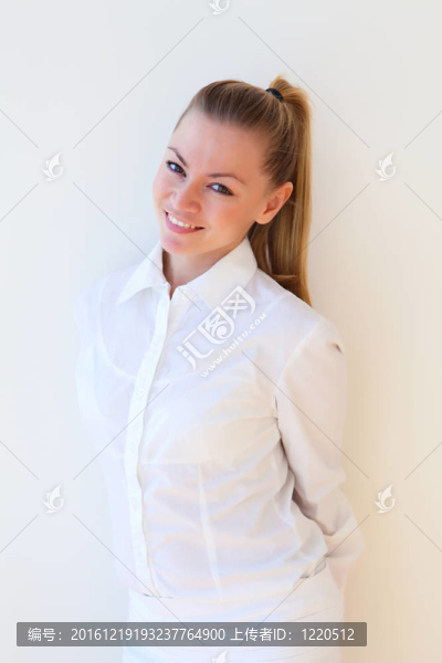 年輕漂亮的女人