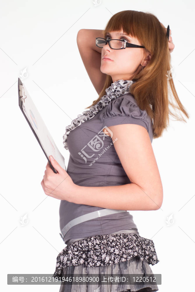 可愛(ài)的女孩與名單和筆