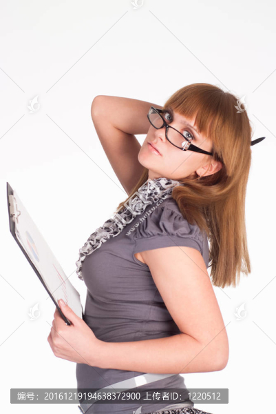 可愛(ài)的女孩與名單和筆