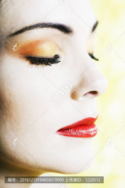美女美女閉上眼睛