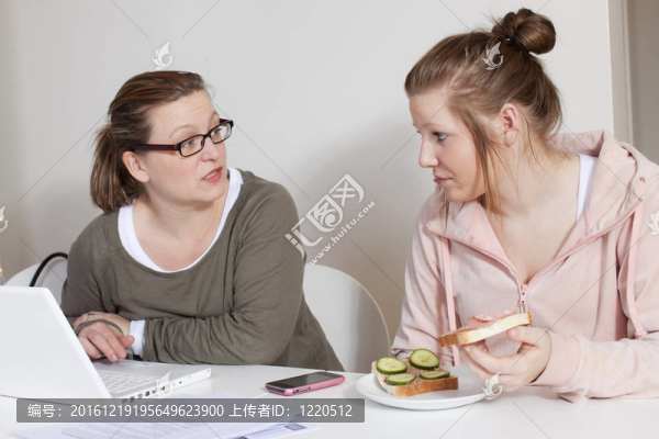 母親和女兒