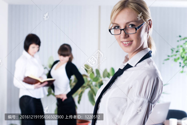 年輕的商務(wù)女士