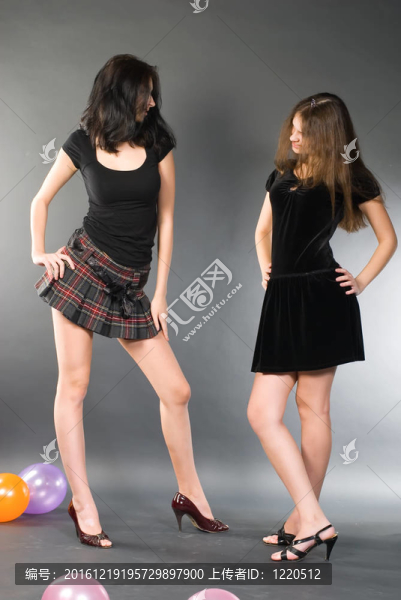 兩個(gè)性感女郎